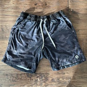 Vuori Kore shorts. Lined. Men’s medium. Good condition.